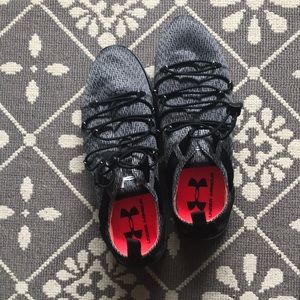 Under Armour tennis shoes